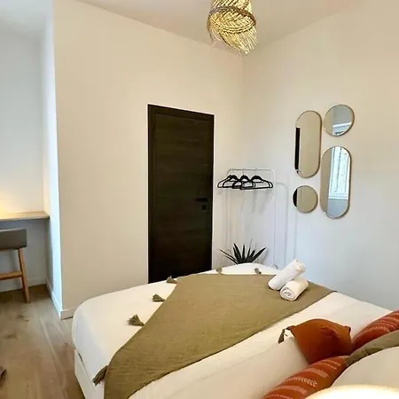 Vitton 2 - 1 Bedroom - Montchat Apartman *